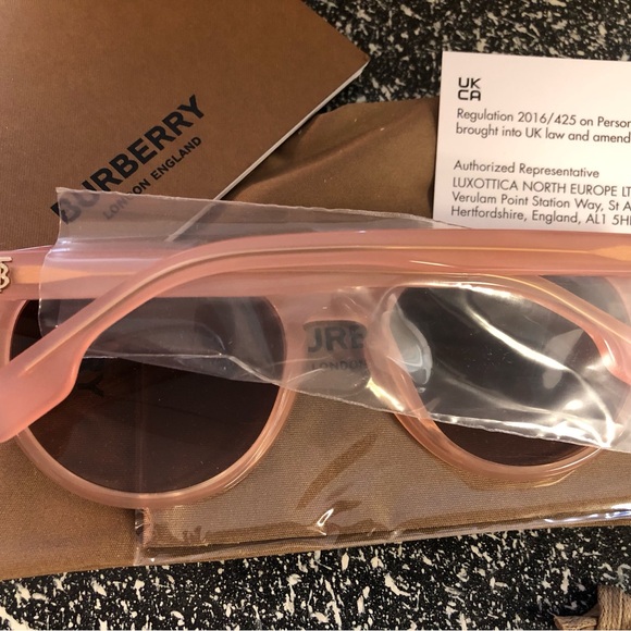 Pink Burberry sunglasses - Picture 4 of 7